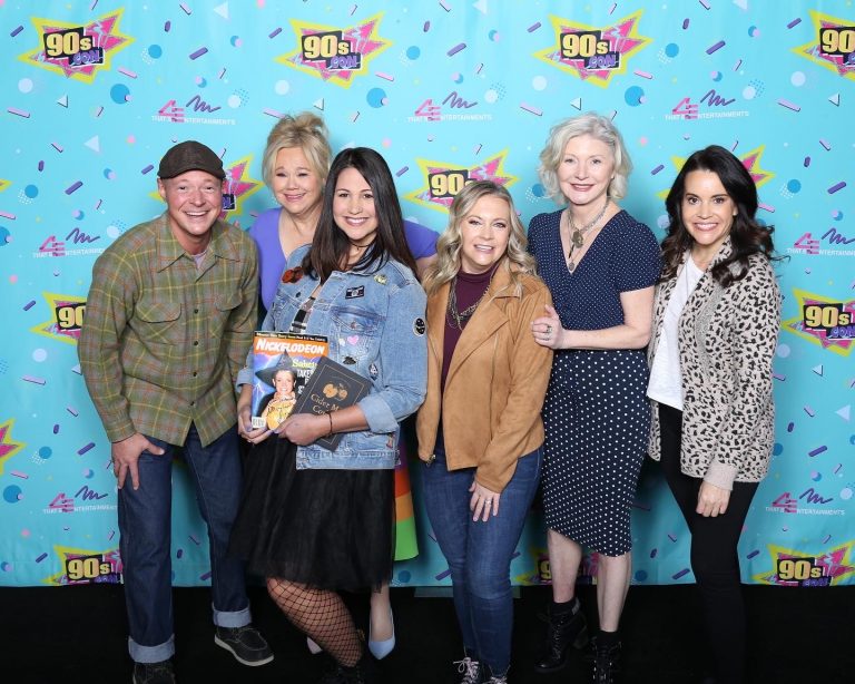 Vanessa Abigail Lambert with the cast of Sabrina the Teenage Witch at 90s Con 2022